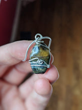 Load image into Gallery viewer, Tiger's Eye Pendant Necklace