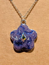 Load image into Gallery viewer, Flower Pendant Necklace