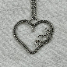 Load image into Gallery viewer, Filigree Wire Heart Necklace